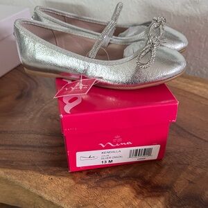 Nina  Kendalla Silver Crackle Flats 13